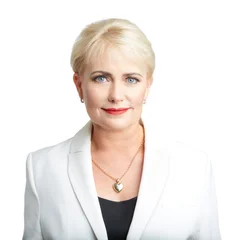 Portrait of Andrea Slingsby, founder of Illumetis